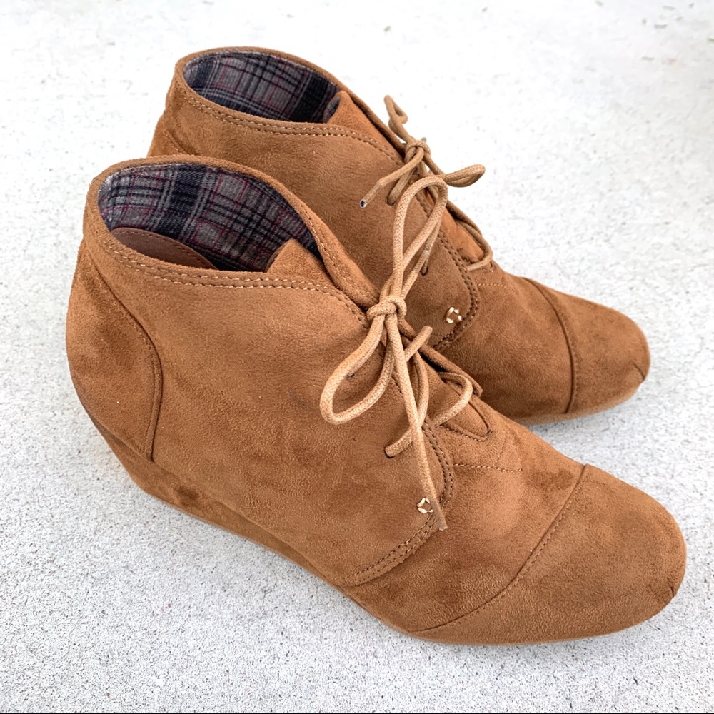 New Vegan Suede Brown Tan Lace Up Wedges Booties - Picture 2 of 8